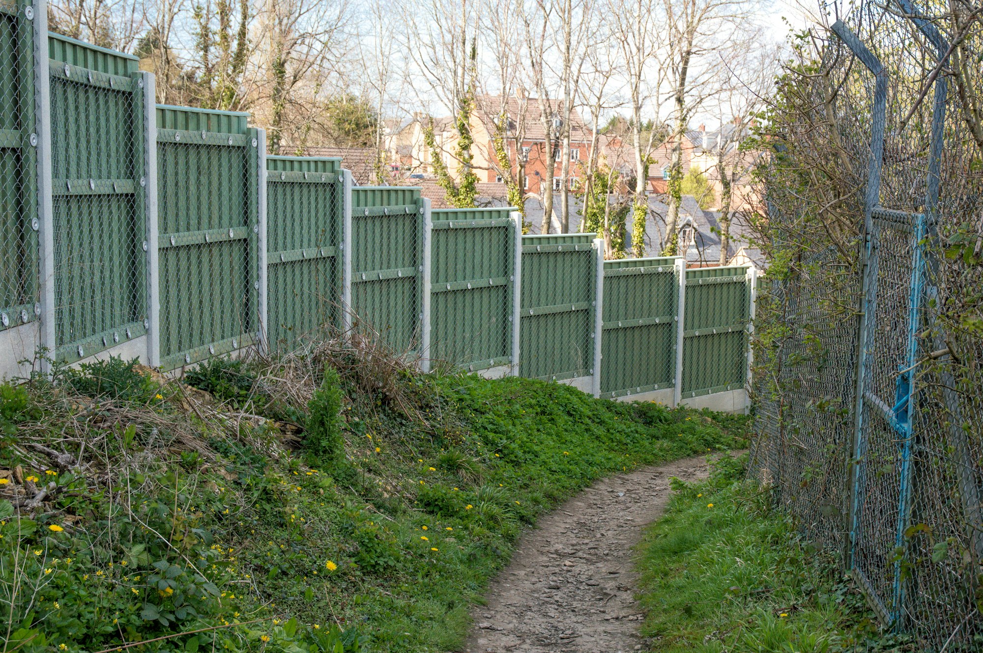 Clôture et chemin